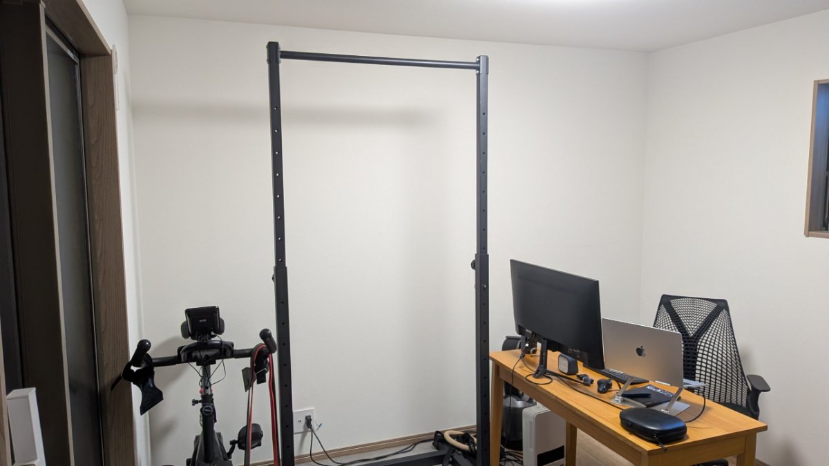 鉄棒型の懸垂器具BS312-Xを置いた部屋の全体